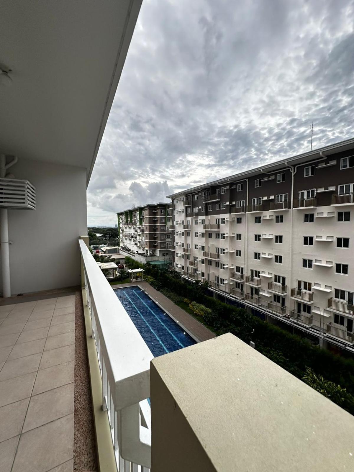 2 Bedroom Condo Unit Near Sm Bf & Naia At The Atherton By Dmci With 2 Balcony Paranaque City Exterior foto