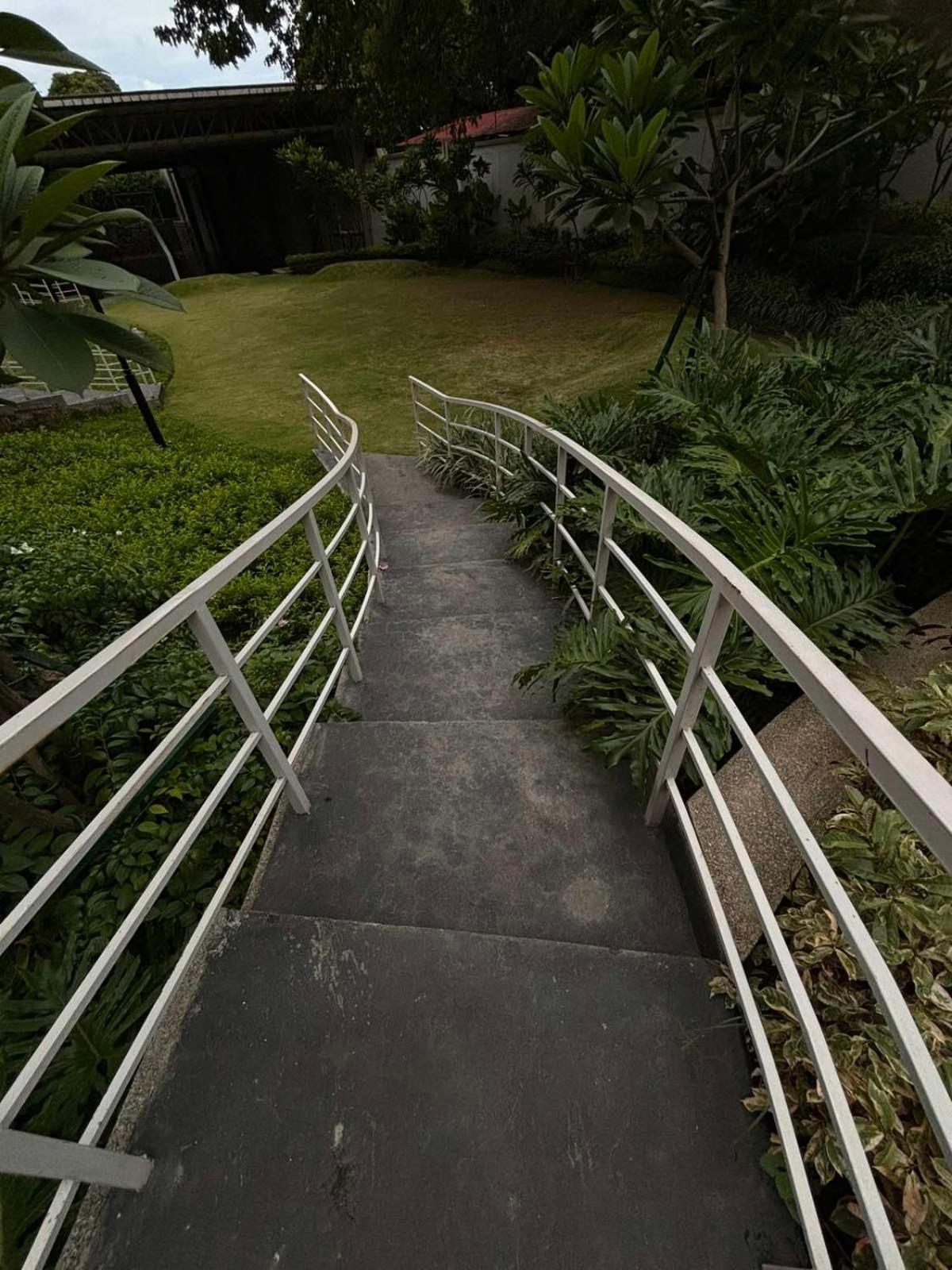 2 Bedroom Condo Unit Near Sm Bf & Naia At The Atherton By Dmci With 2 Balcony Paranaque City Exterior foto