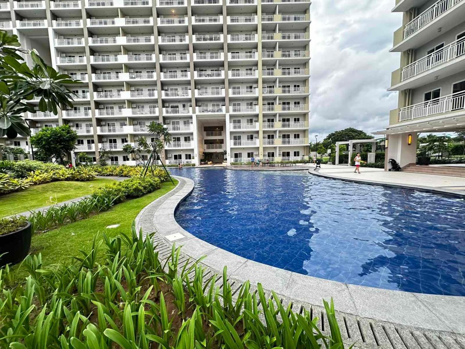 2 Bedroom Condo Unit Near Sm Bf & Naia At The Atherton By Dmci With 2 Balcony Paranaque City Exterior foto