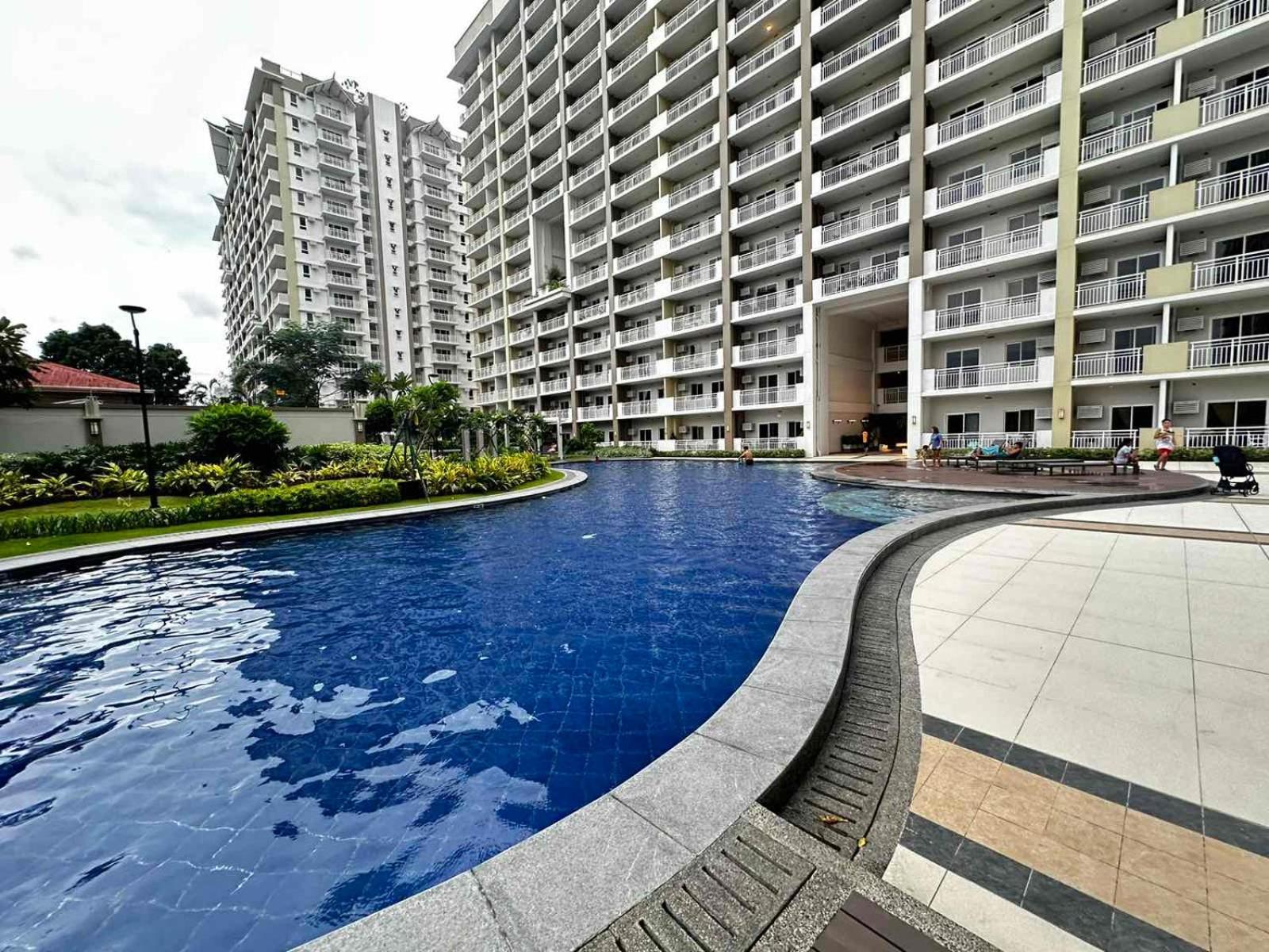 2 Bedroom Condo Unit Near Sm Bf & Naia At The Atherton By Dmci With 2 Balcony Paranaque City Exterior foto