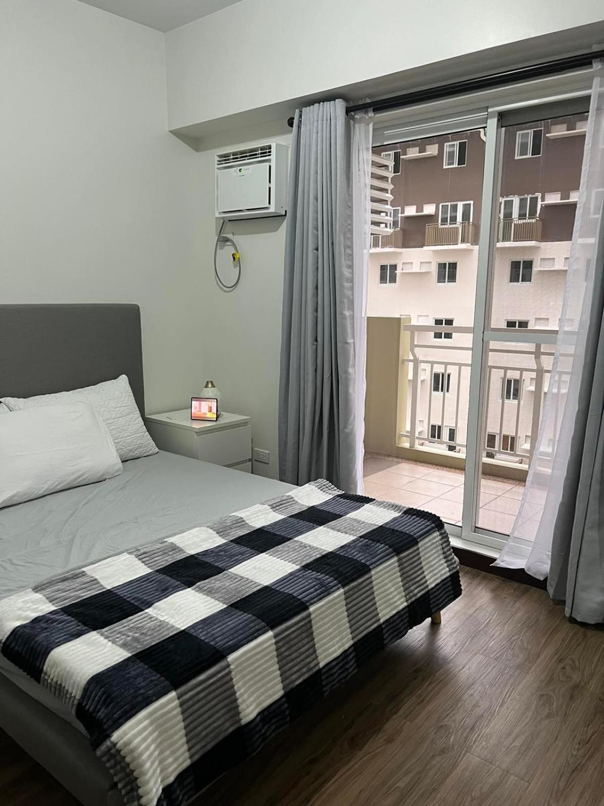 2 Bedroom Condo Unit Near Sm Bf & Naia At The Atherton By Dmci With 2 Balcony Paranaque City Exterior foto