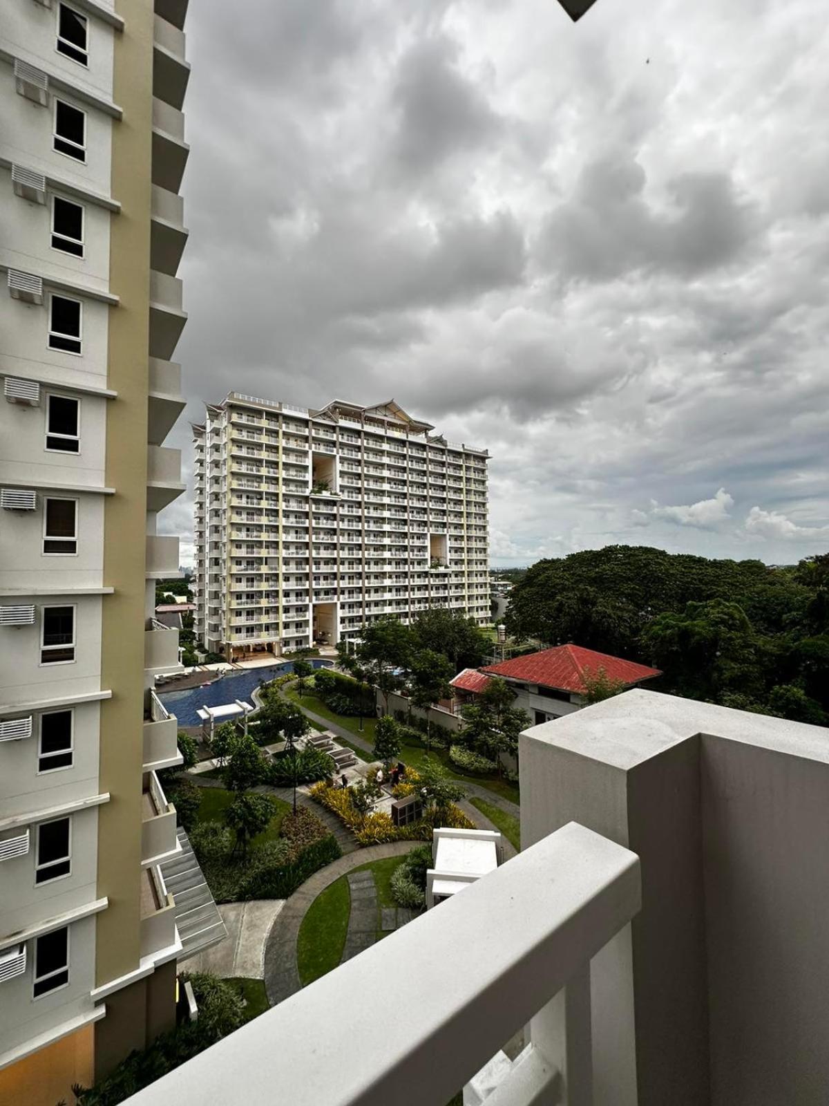2 Bedroom Condo Unit Near Sm Bf & Naia At The Atherton By Dmci With 2 Balcony Paranaque City Exterior foto