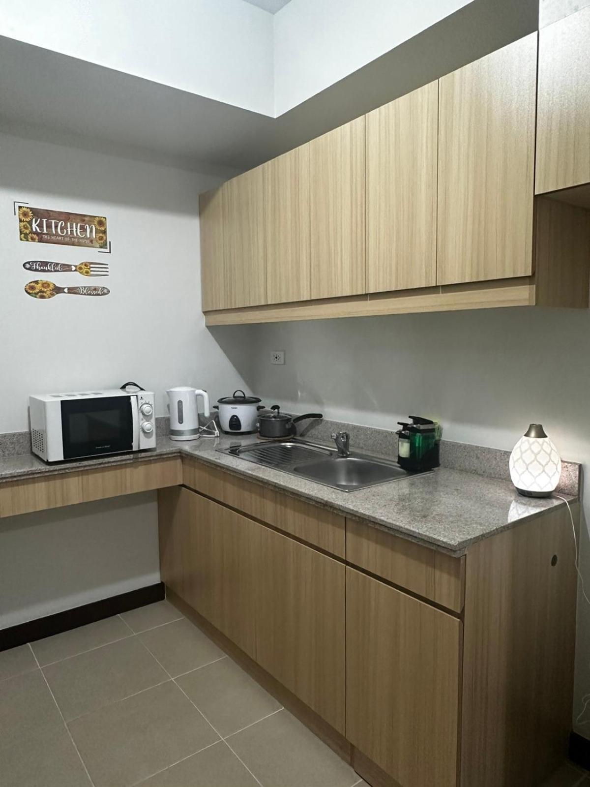 2 Bedroom Condo Unit Near Sm Bf & Naia At The Atherton By Dmci With 2 Balcony Paranaque City Exterior foto